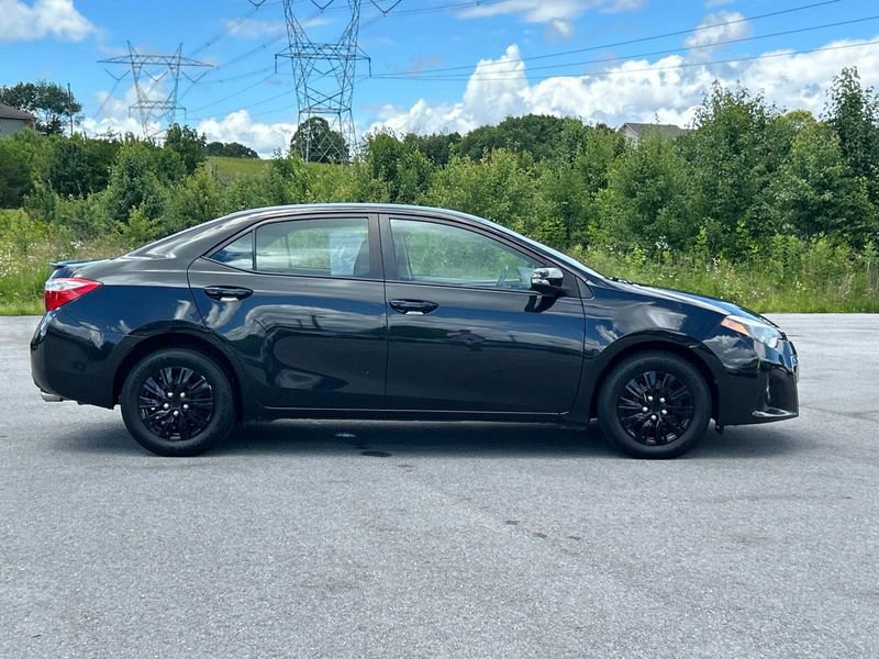 2016 Toyota Corolla L photo 2