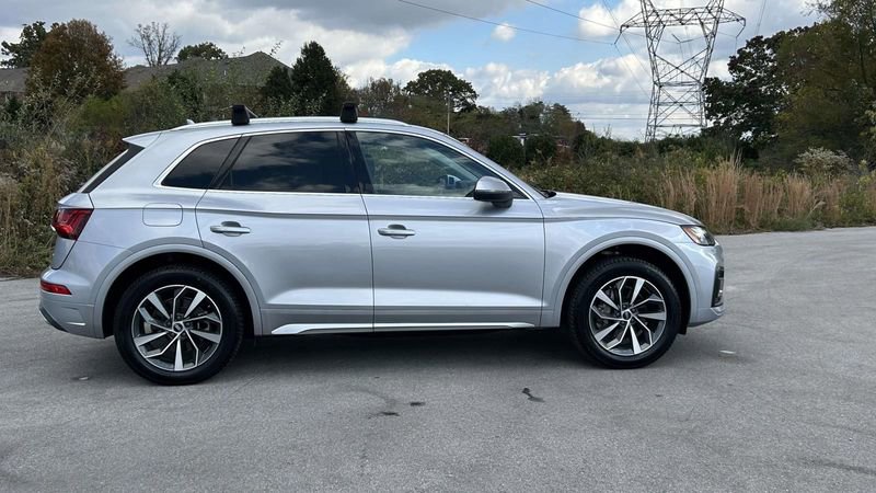 2021 Audi Q5 45 Premium photo 2