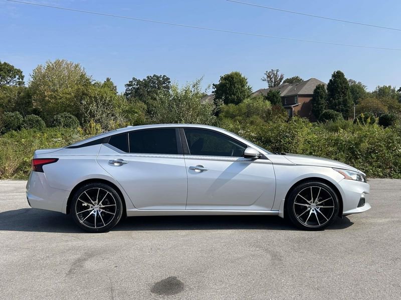 2019 Nissan Altima 2.5 S photo 2