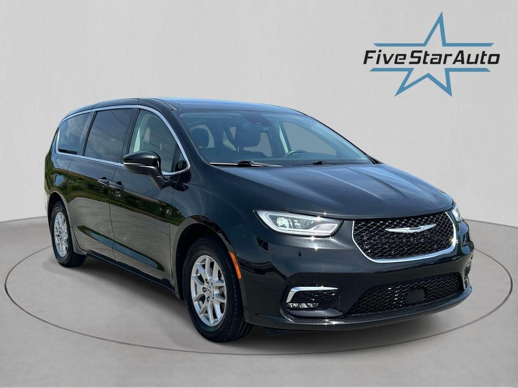 Used 2023 Chrysler Pacifica Touring L Van Passenger Van