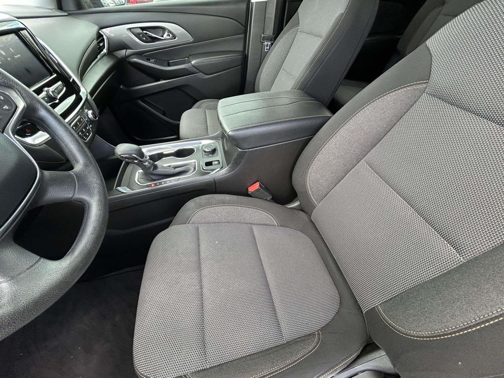 2021 Chevrolet Traverse LS - Photo 9