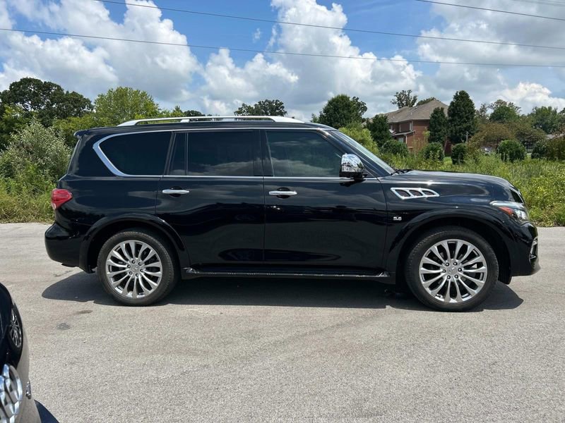 2016 Infiniti QX80 photo 2