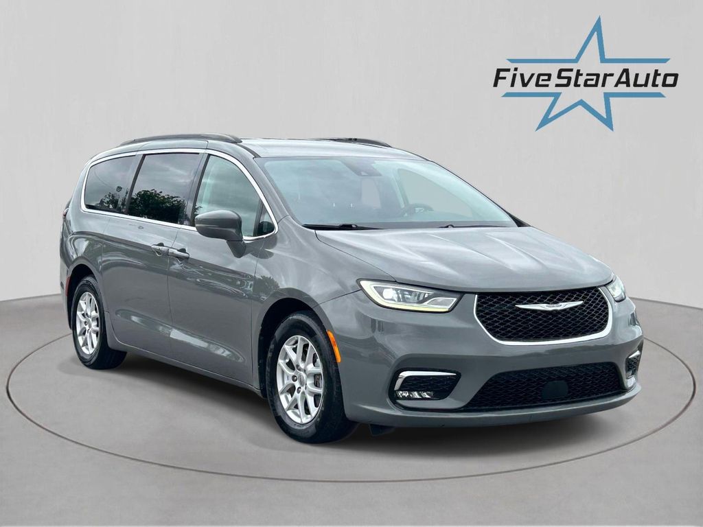 2022 Chrysler Pacifica Touring L's photo