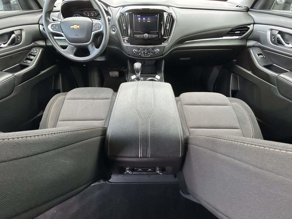 2021 Chevrolet Traverse LS - Photo 11
