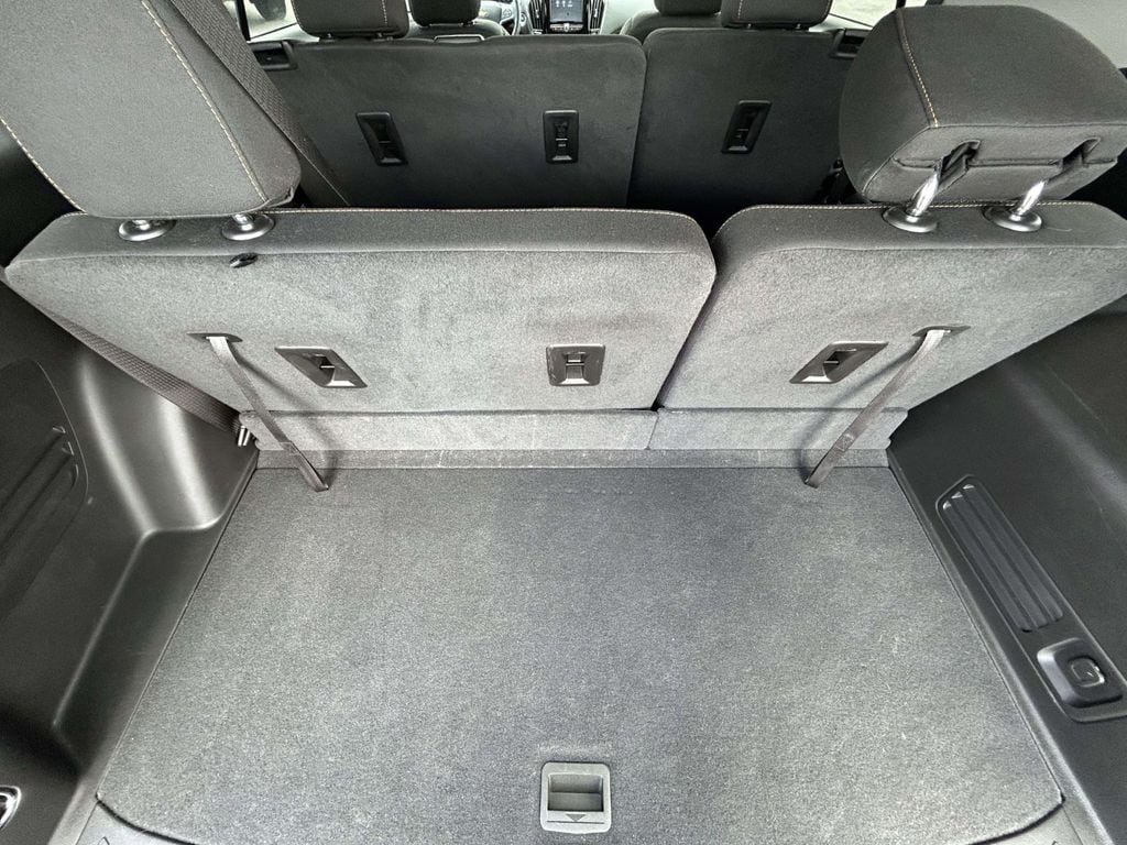 2021 Chevrolet Traverse LS - Photo 16