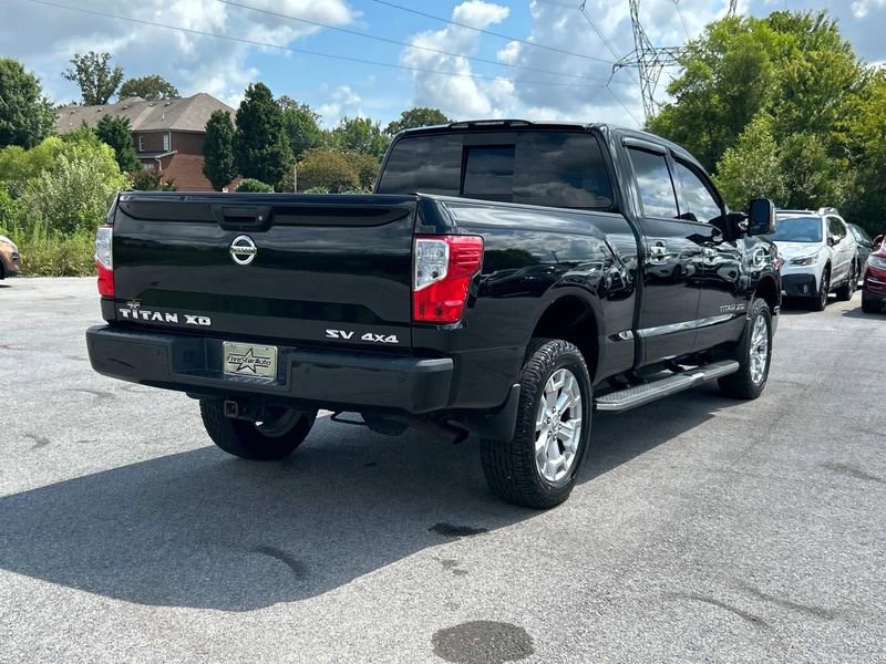 2018 Nissan Titan SV photo 2