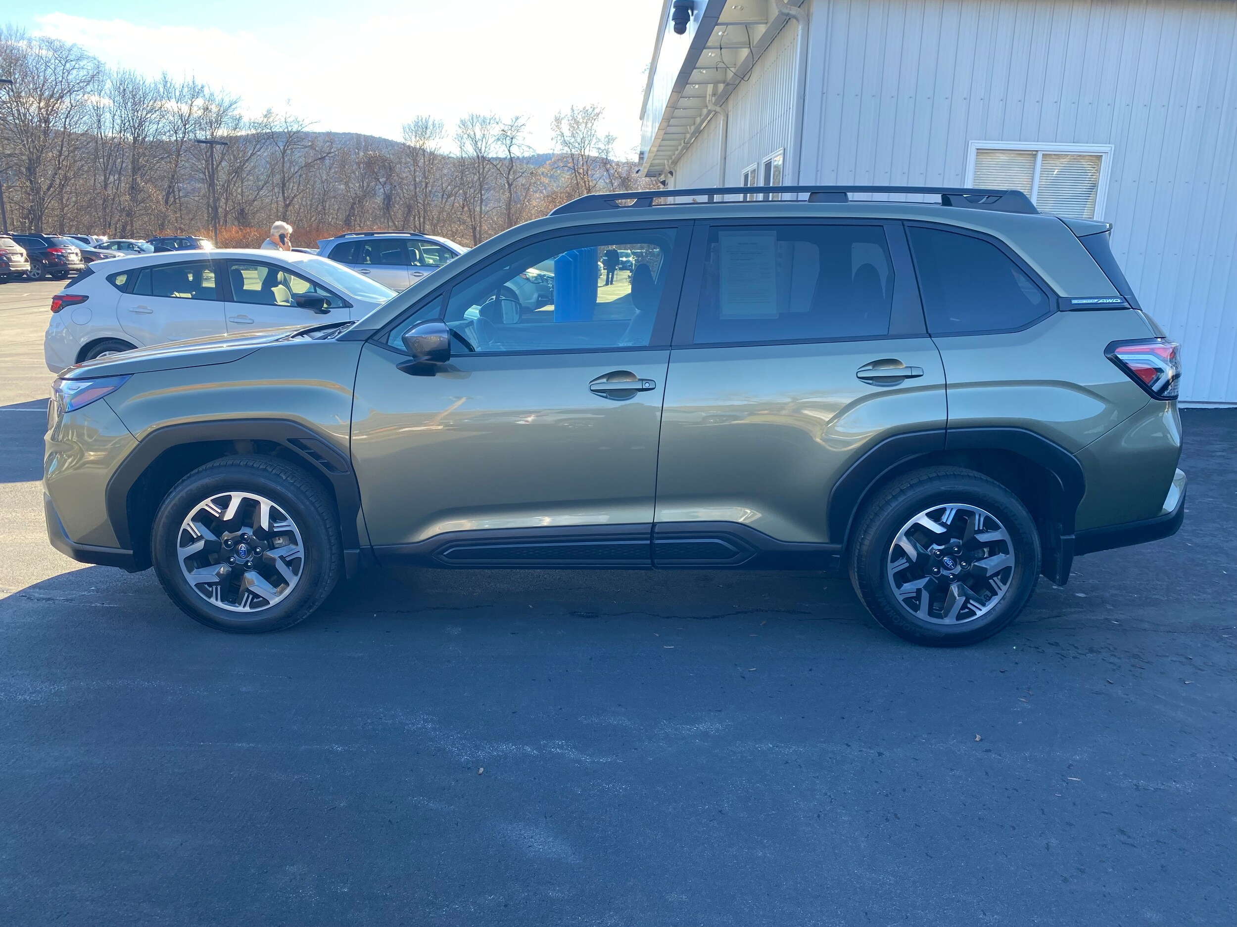 2025 Subaru Forester Premium photo 3