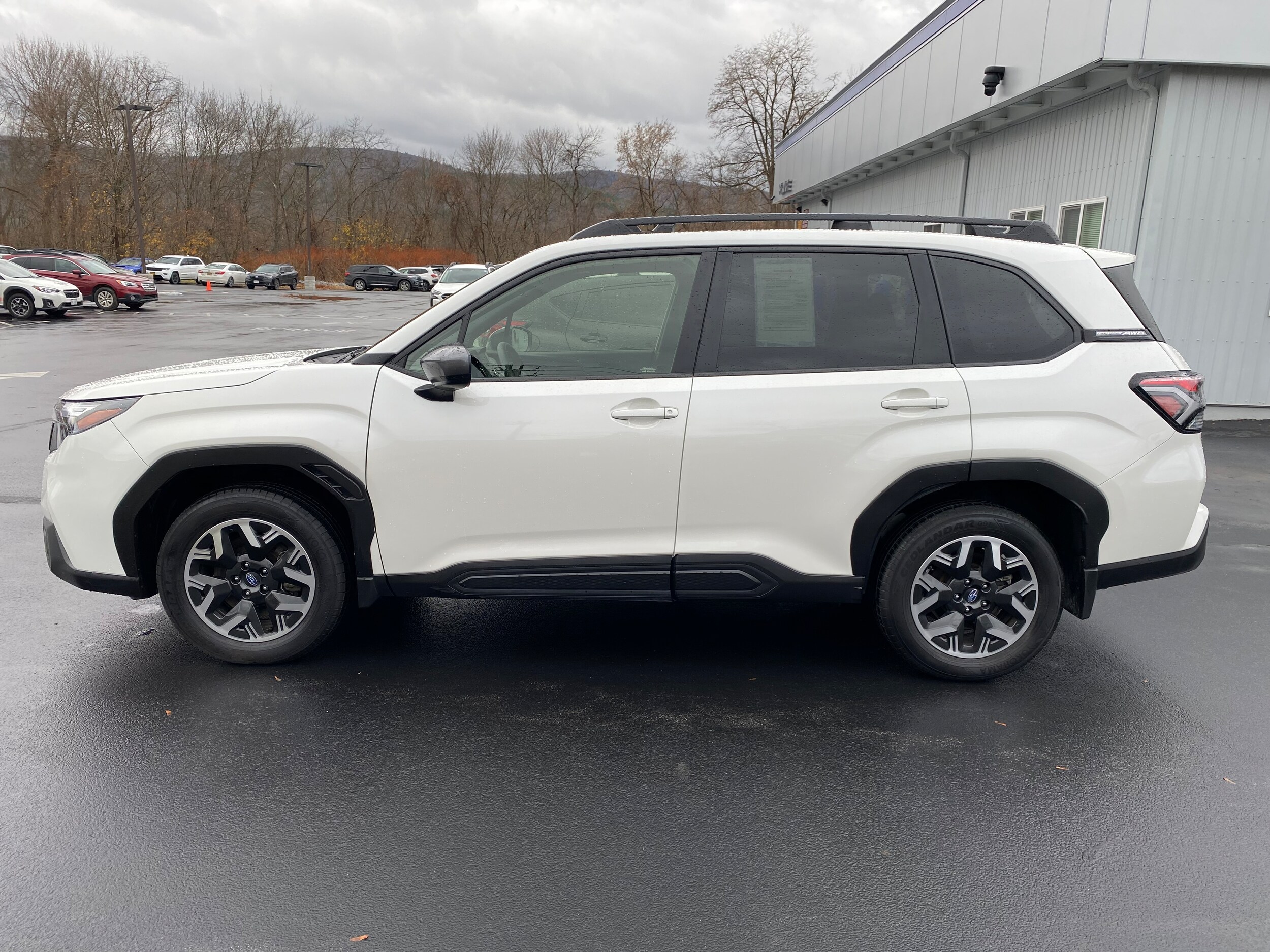 2025 Subaru Forester Premium photo 3