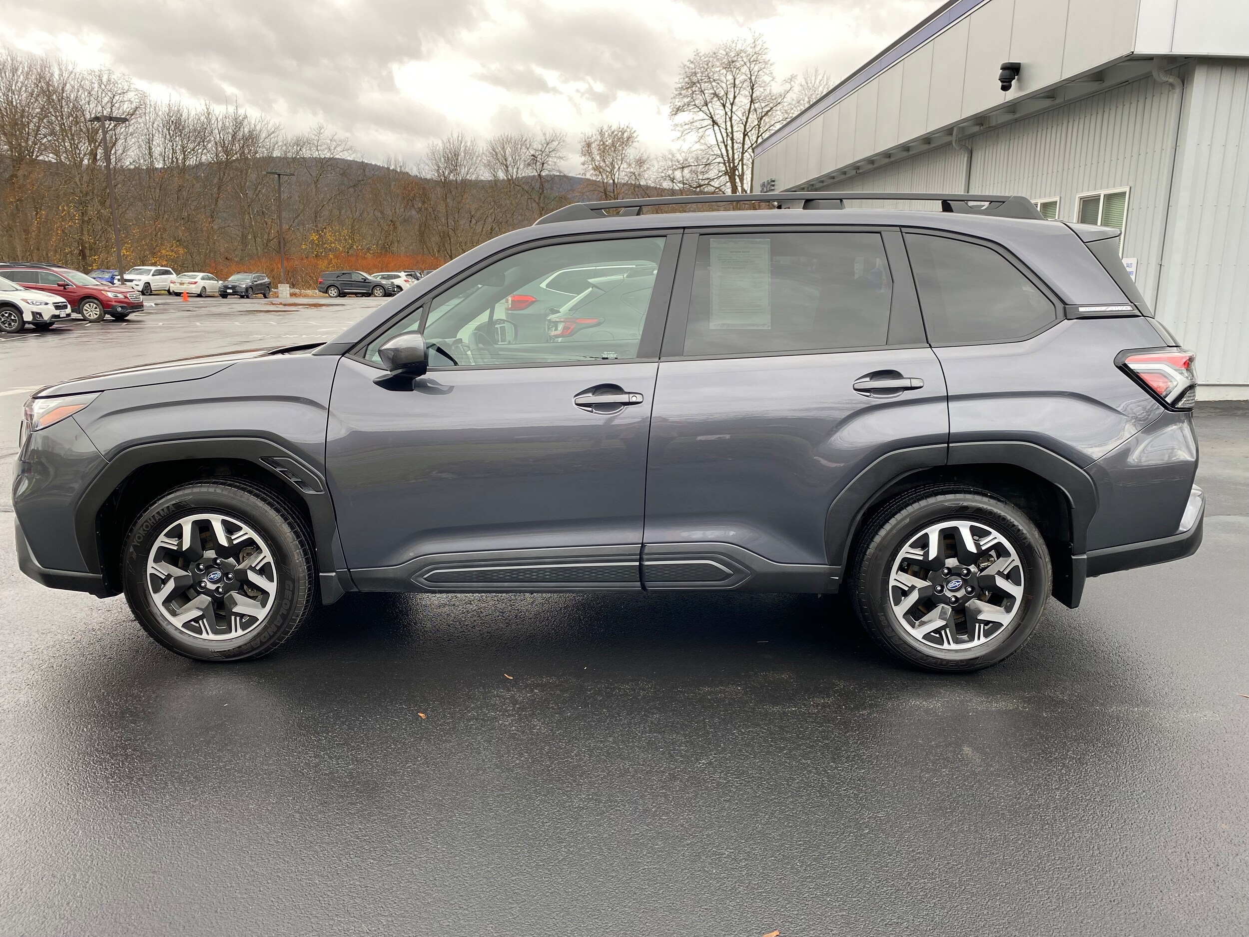 2025 Subaru Forester Premium photo 2