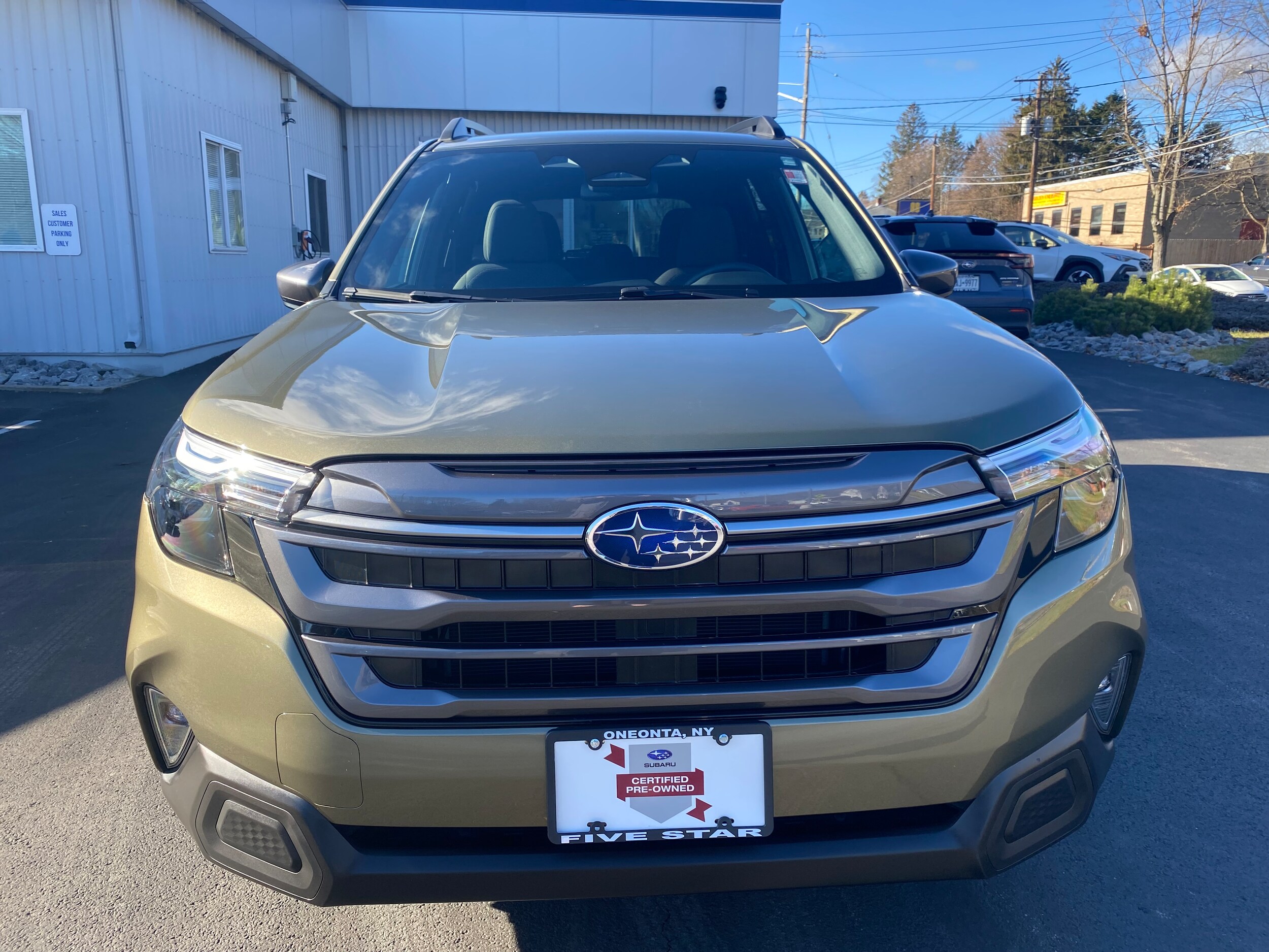 2025 Subaru Forester Premium photo 2