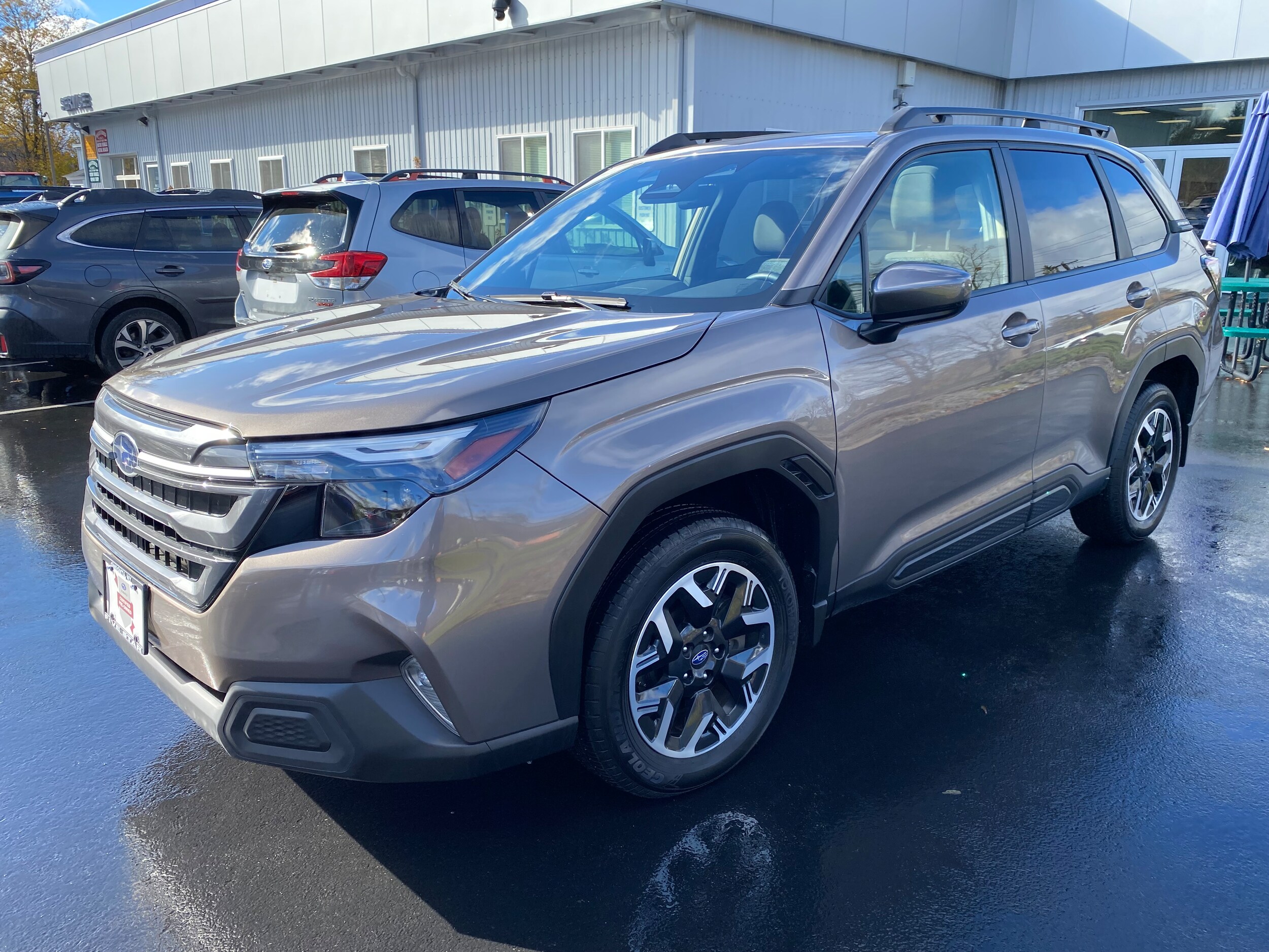 2025 Subaru Forester Premium photo 2