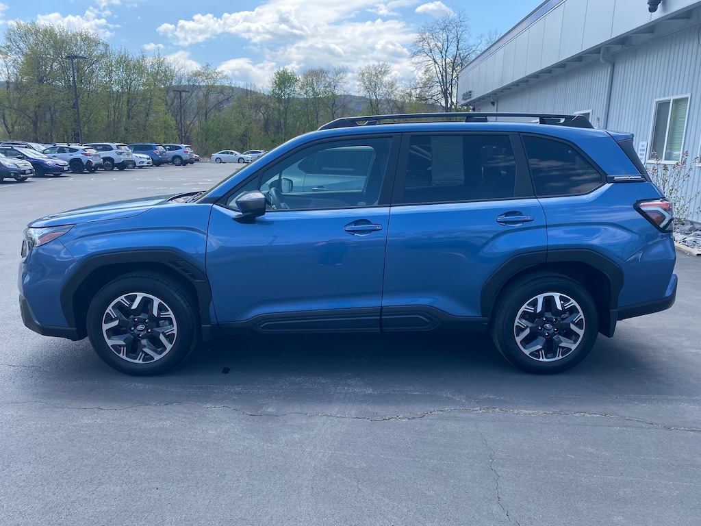 Used 2025 Subaru Forester Premium SUV