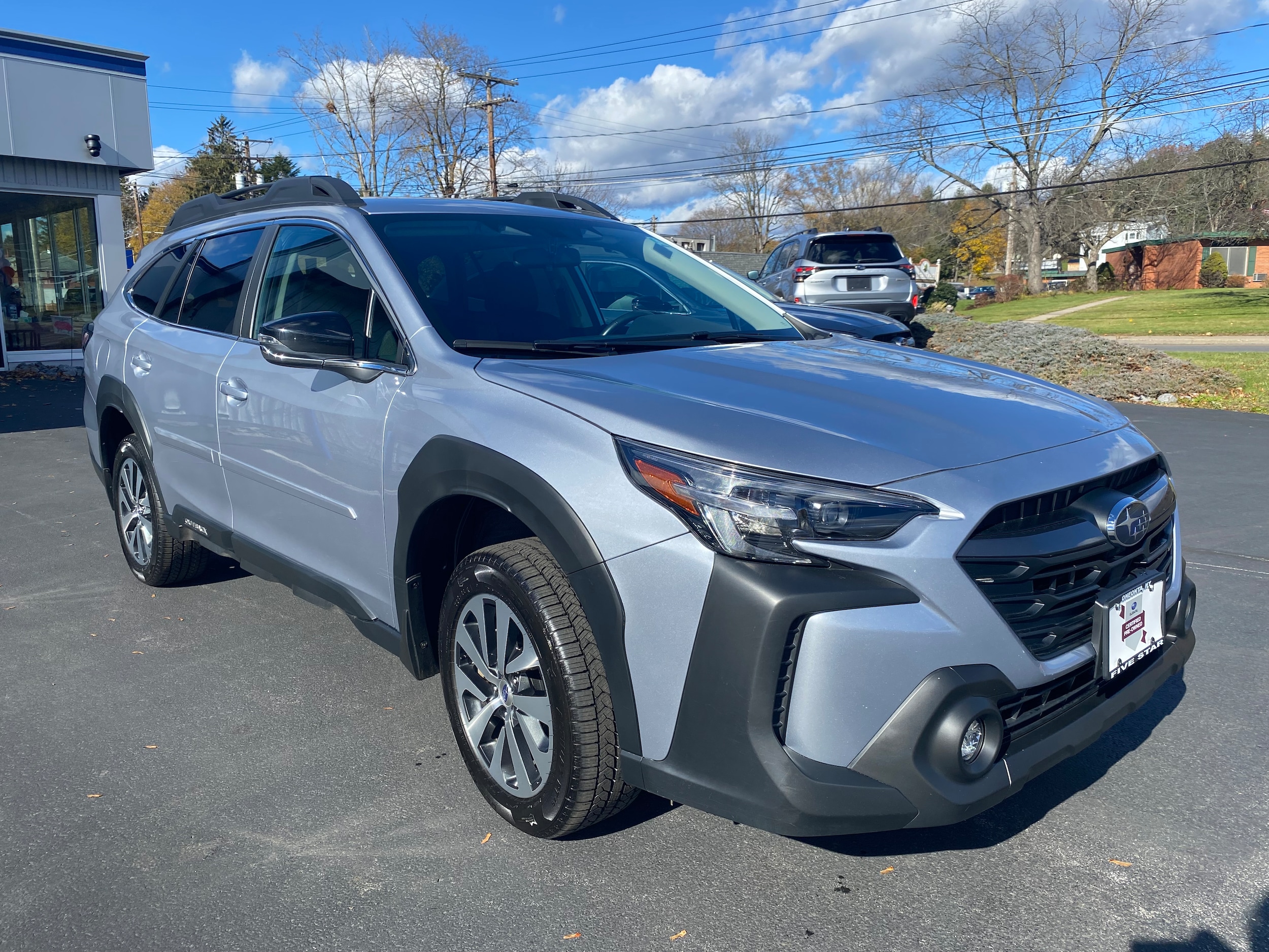 2024 Subaru Outback Premium's photo