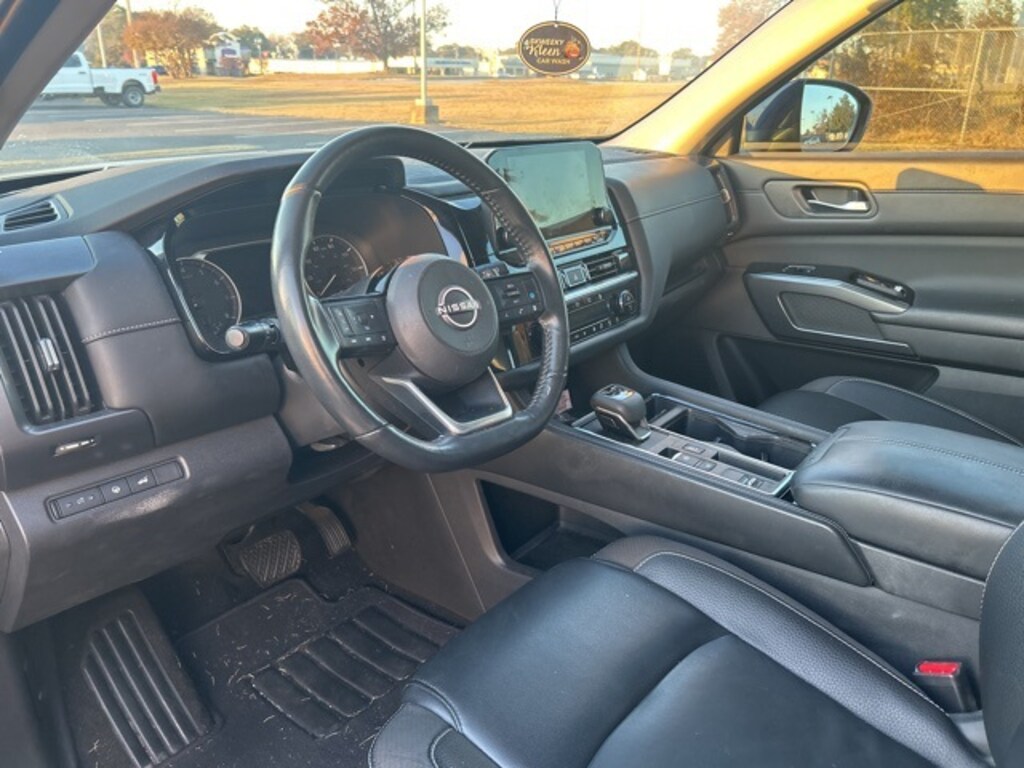 Used 2023 Nissan Pathfinder SL SUV