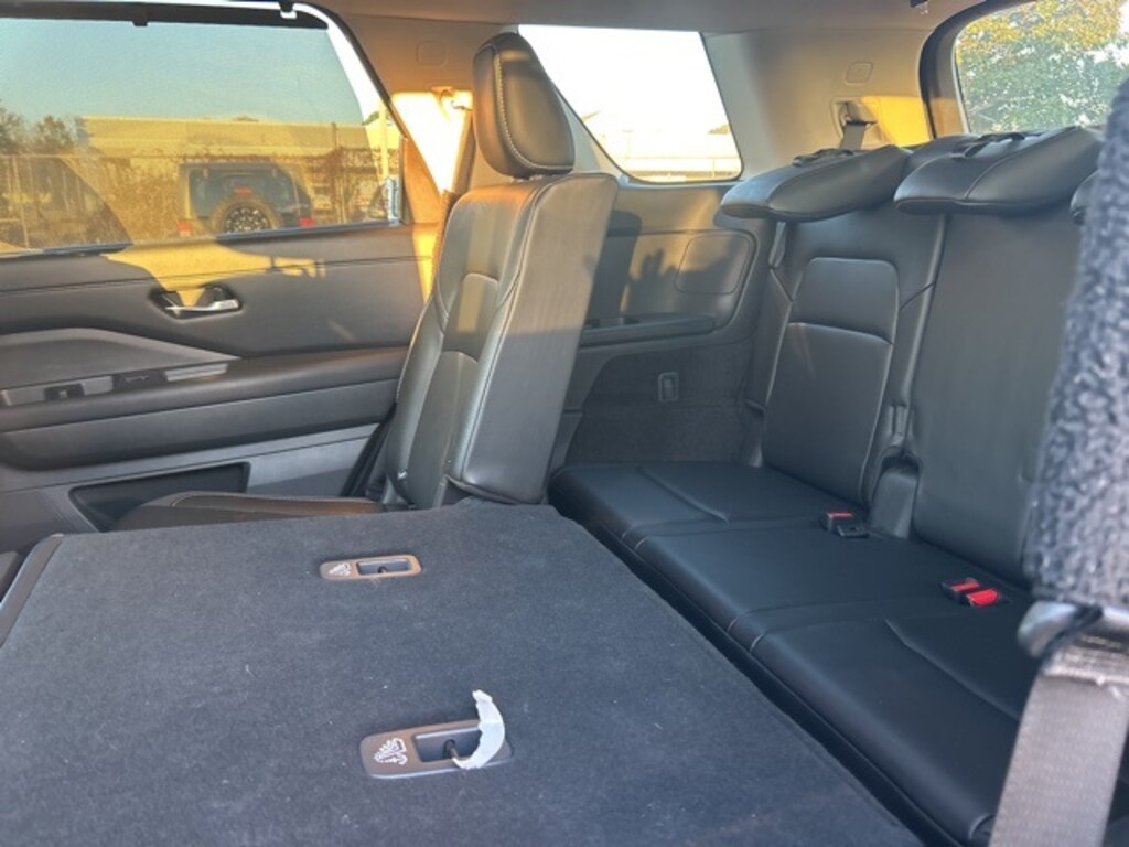 Used 2023 Nissan Pathfinder SL SUV