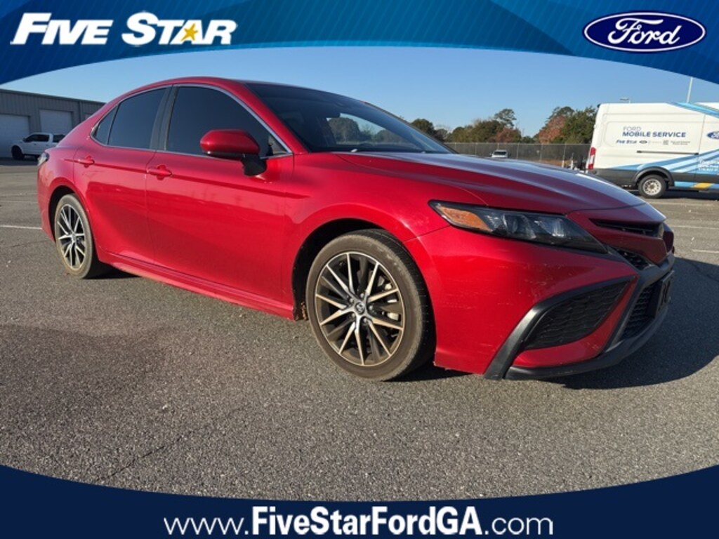 Used 2021 Toyota Camry SE Sedan