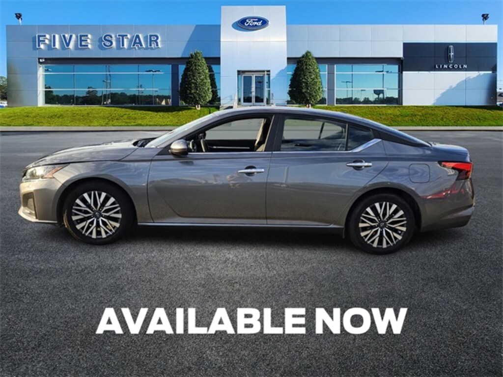Used 2023 Nissan Altima 2.5 SV Sedan