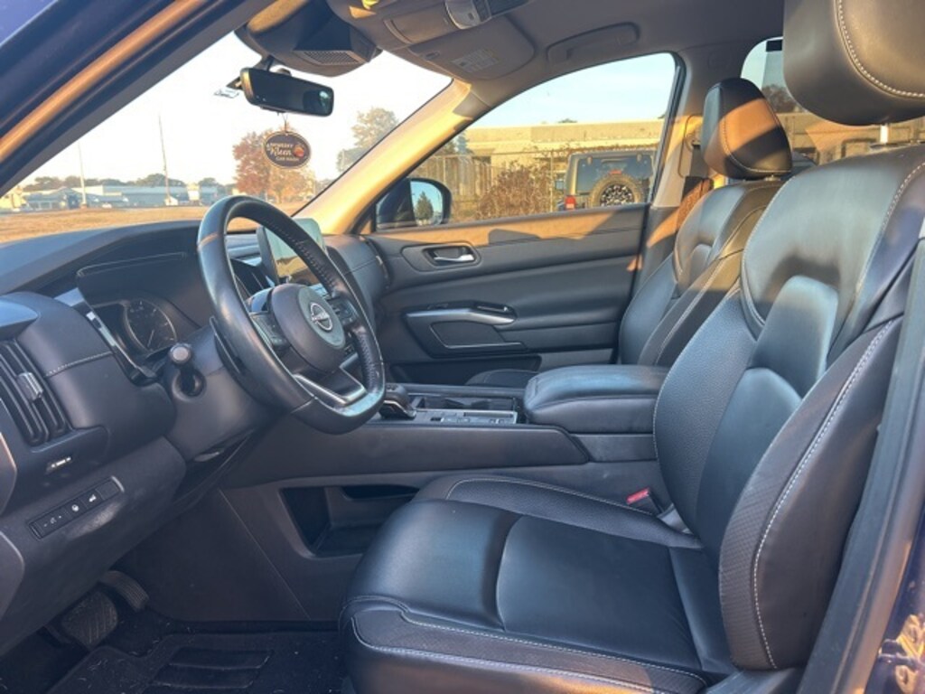 Used 2023 Nissan Pathfinder SL SUV
