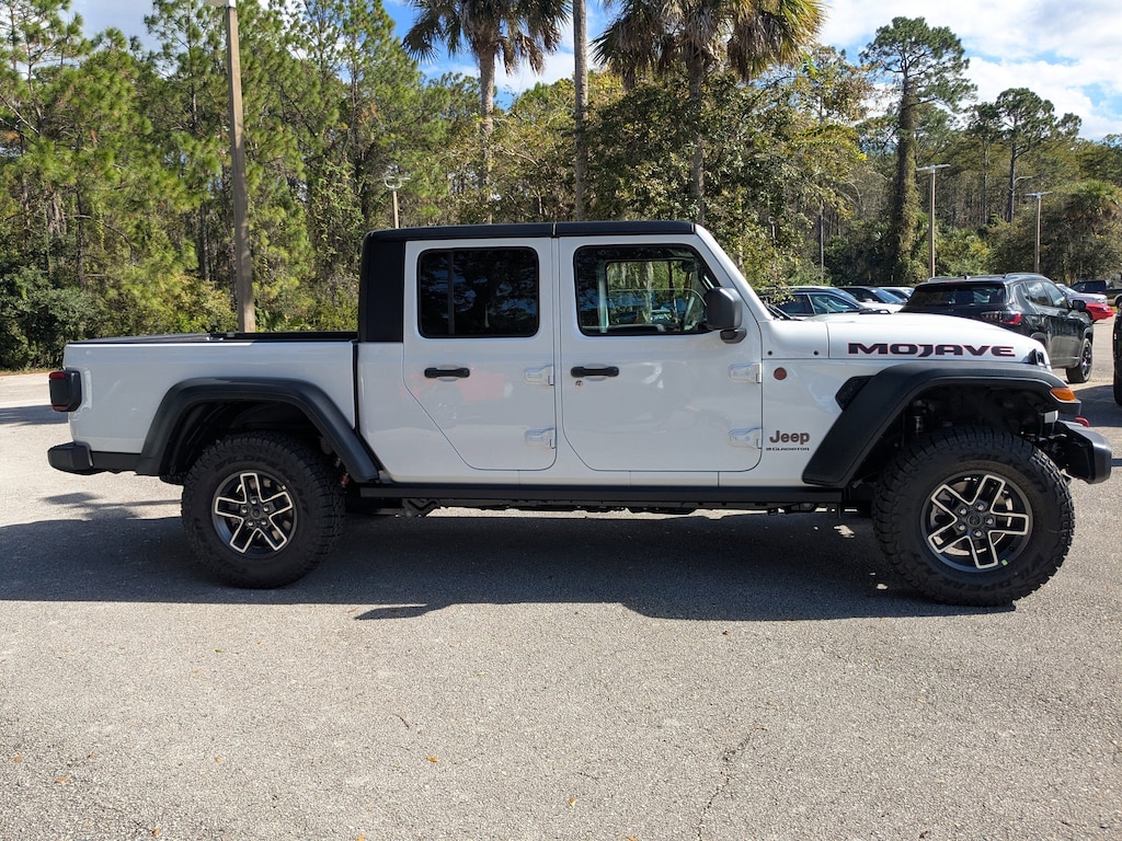 New 2025 Jeep Gladiator MOJAVE 4X4 Pickup