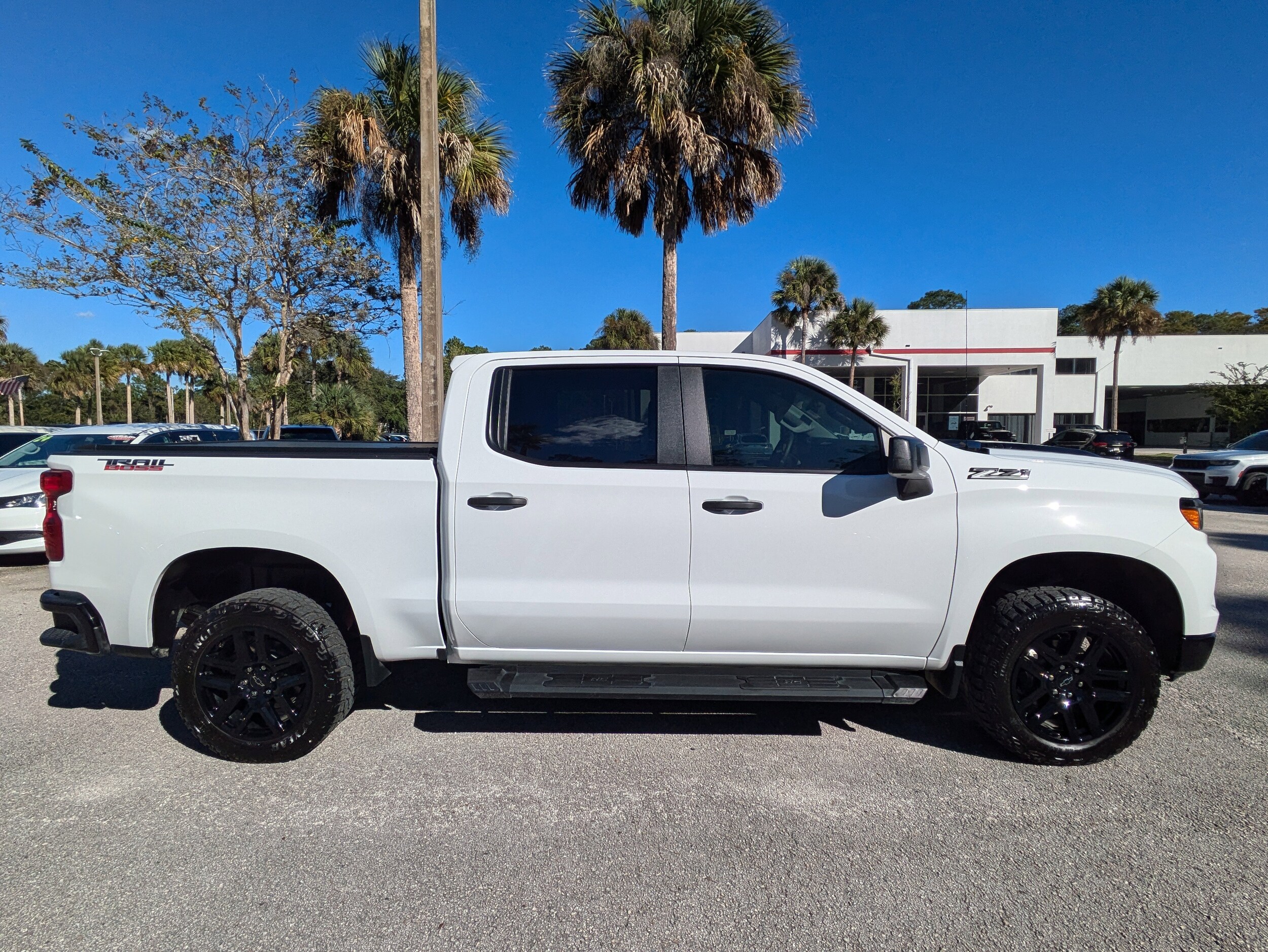 2024 Chevrolet Silverado 1500 Custom Trail Boss photo 2