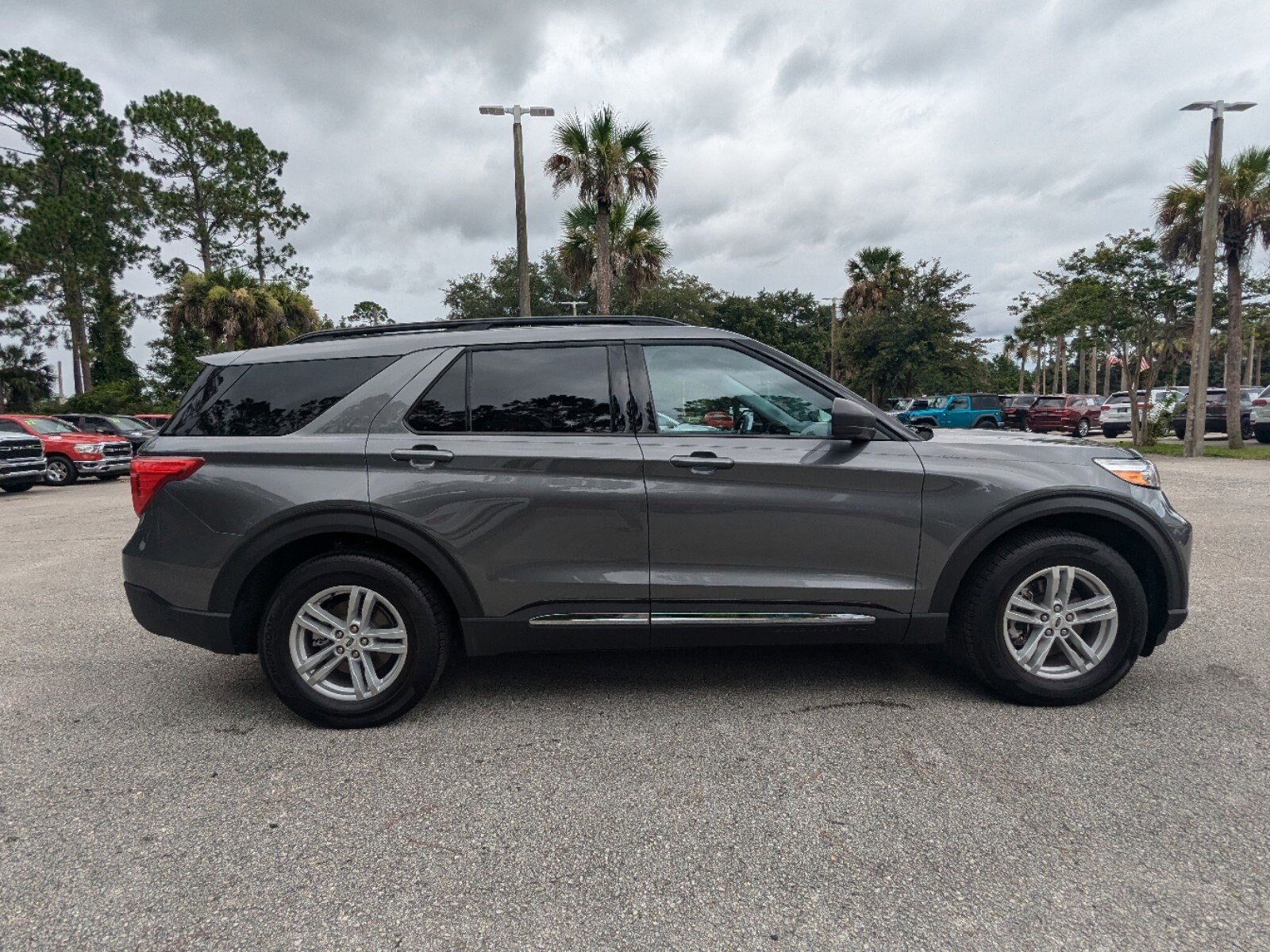 Used 2024 Ford Explorer XLT with VIN 1FMSK7DH9RGA40198 for sale in Palm Coast, FL