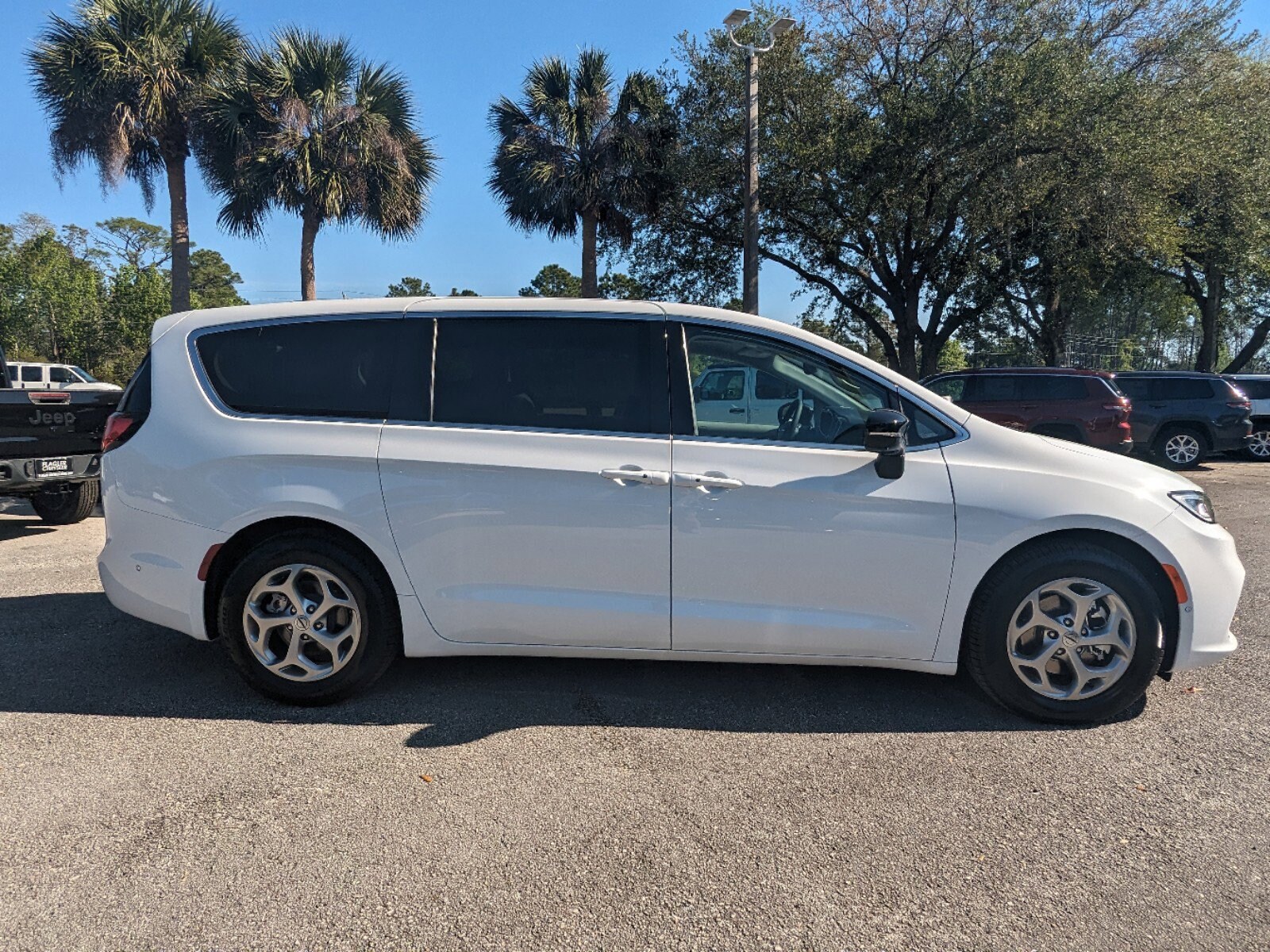 2024 Chrysler Pacifica Limited photo 3