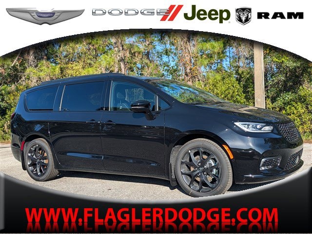 2026 Chrysler Pacifica Select's photo