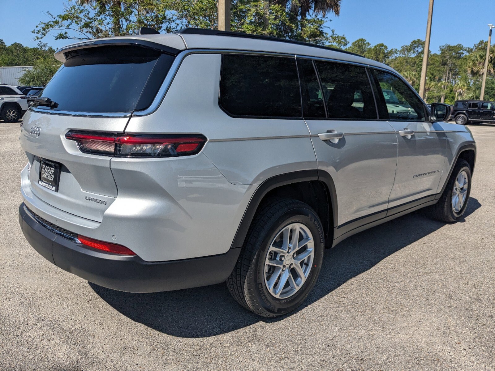 2024 Jeep Grand Cherokee L photo 3
