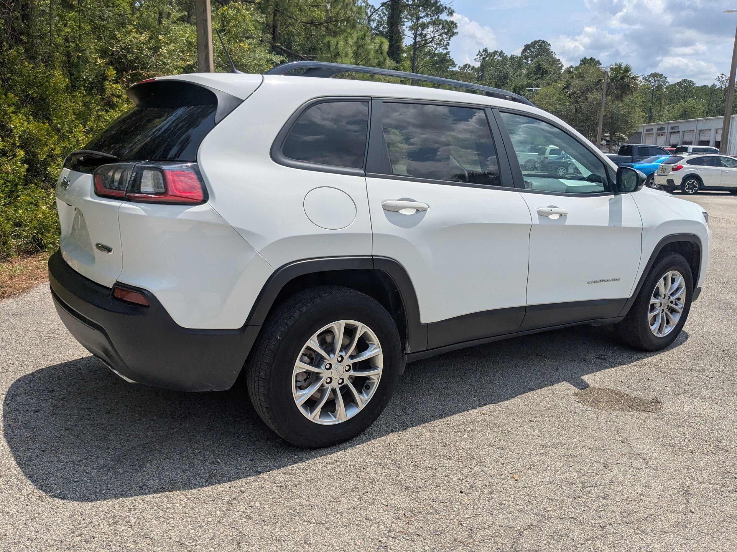 2022 Jeep Cherokee Latitude Lux photo 2