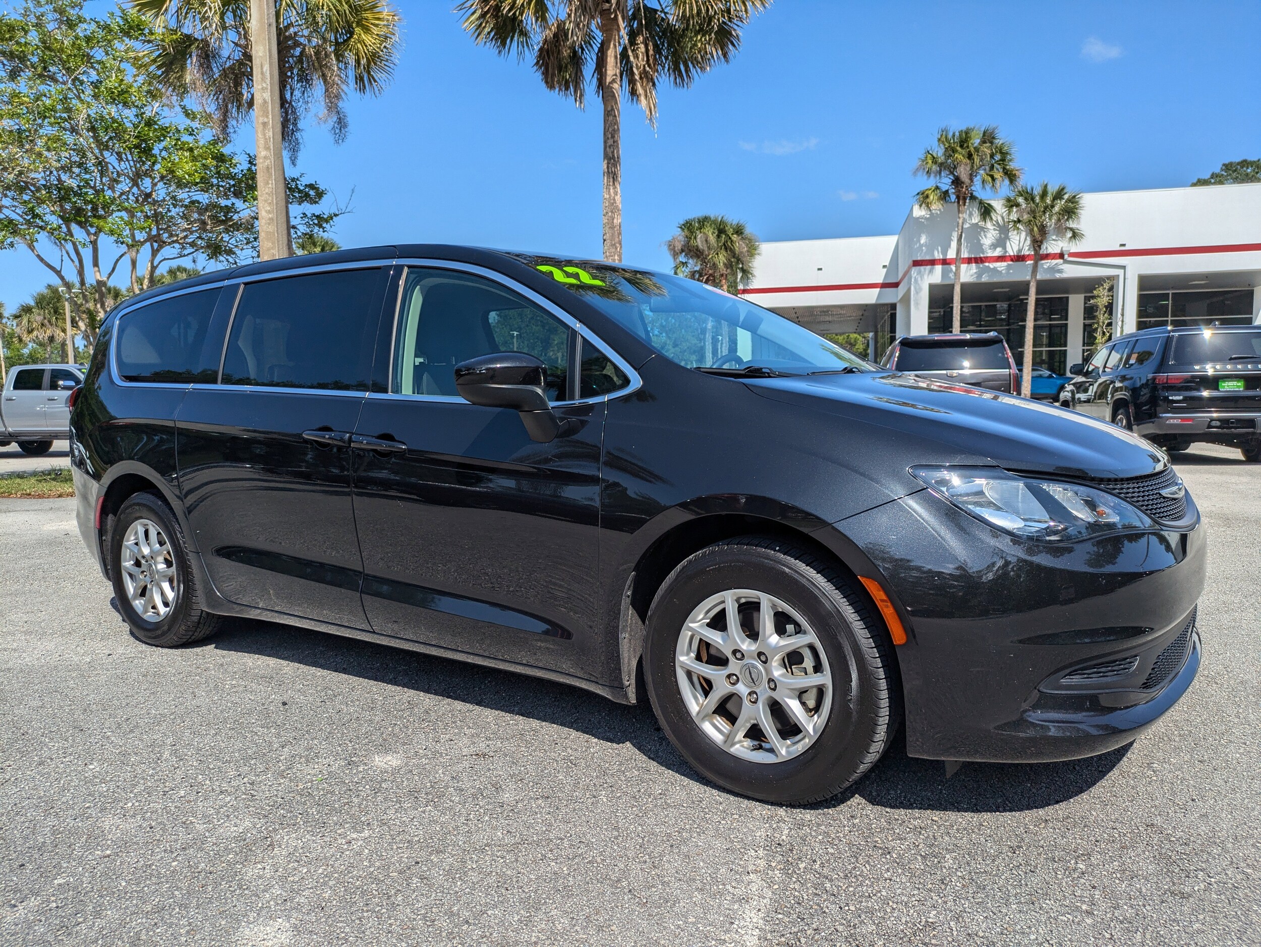 2022 Chrysler Voyager LX photo 2