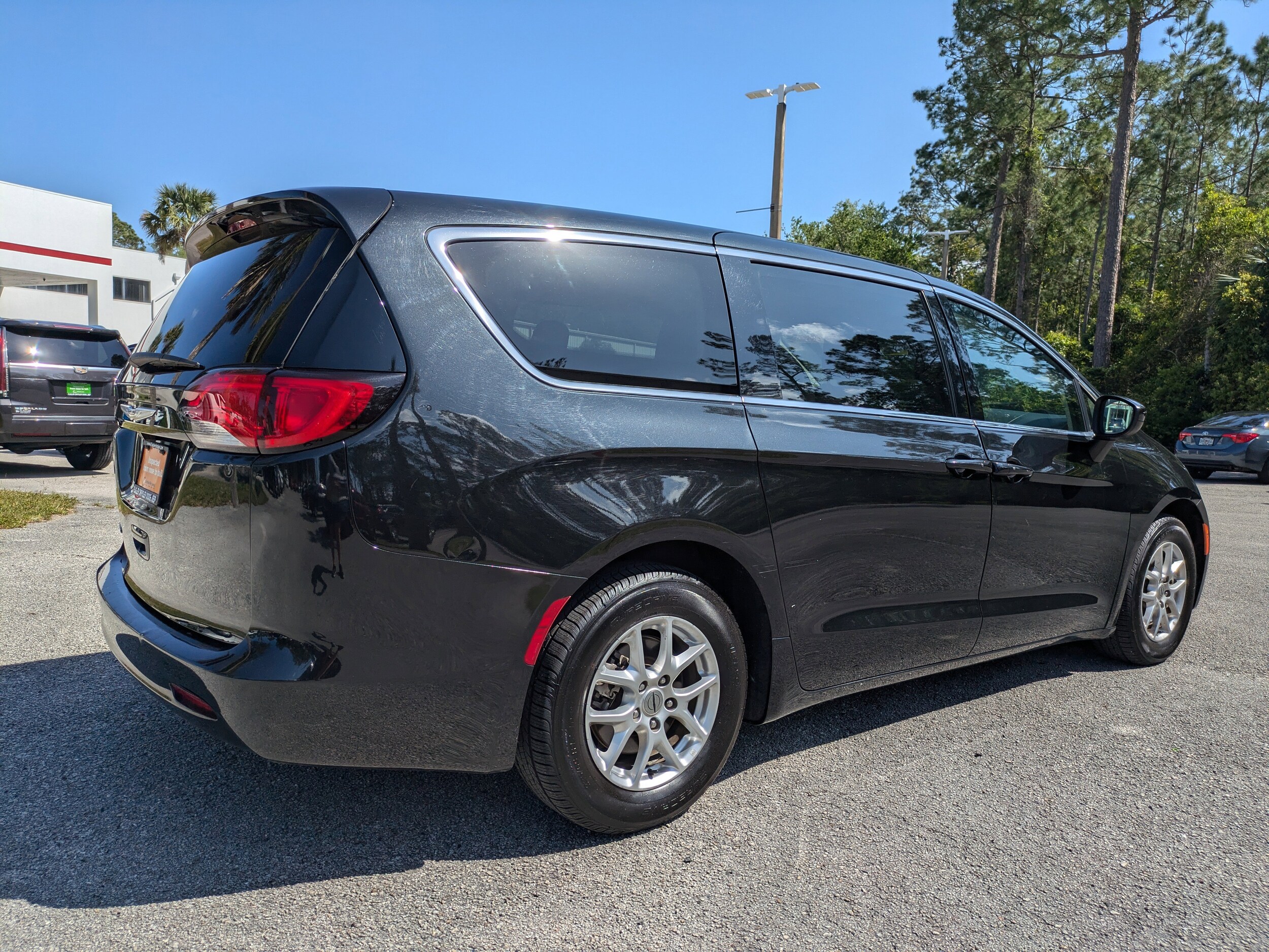 2022 Chrysler Voyager LX photo 4