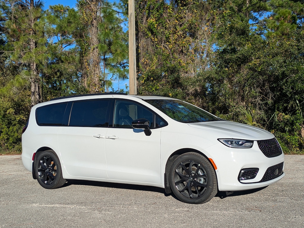 New 2026 Chrysler Pacifica SELECT Passenger Van