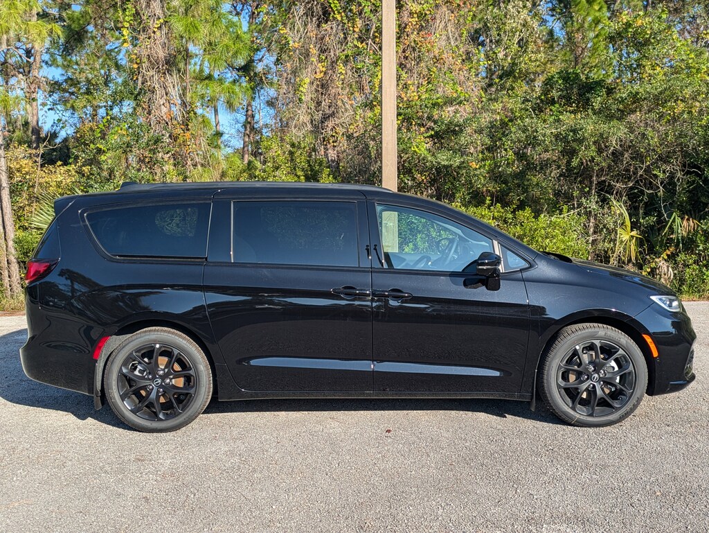 New 2026 Chrysler Pacifica SELECT Passenger Van