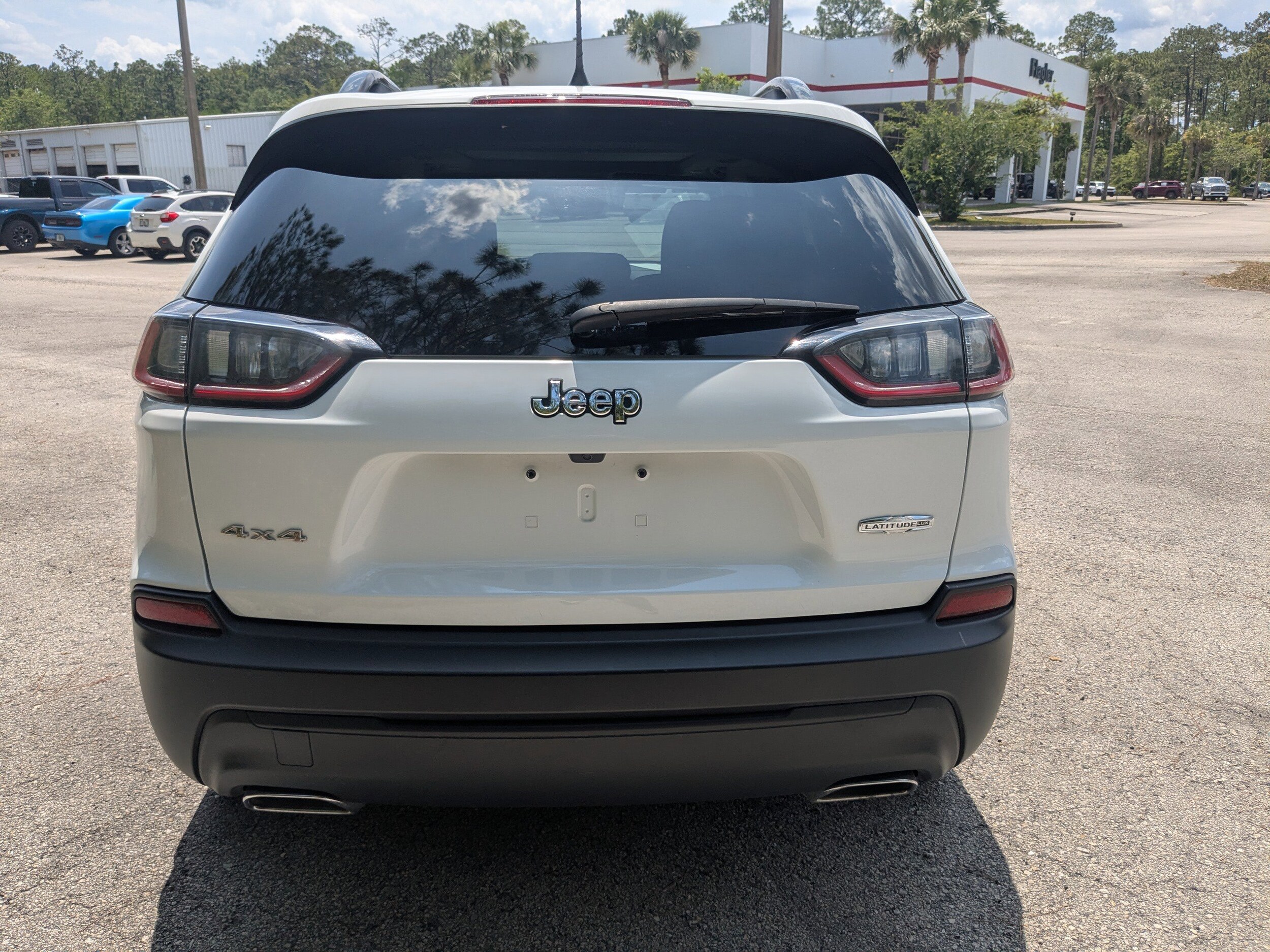 2022 Jeep Cherokee Latitude Lux photo 3