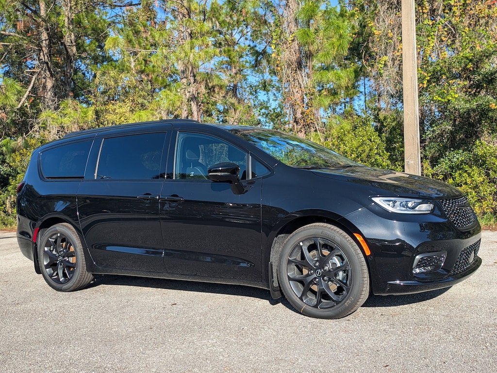 New 2026 Chrysler Pacifica SELECT Passenger Van