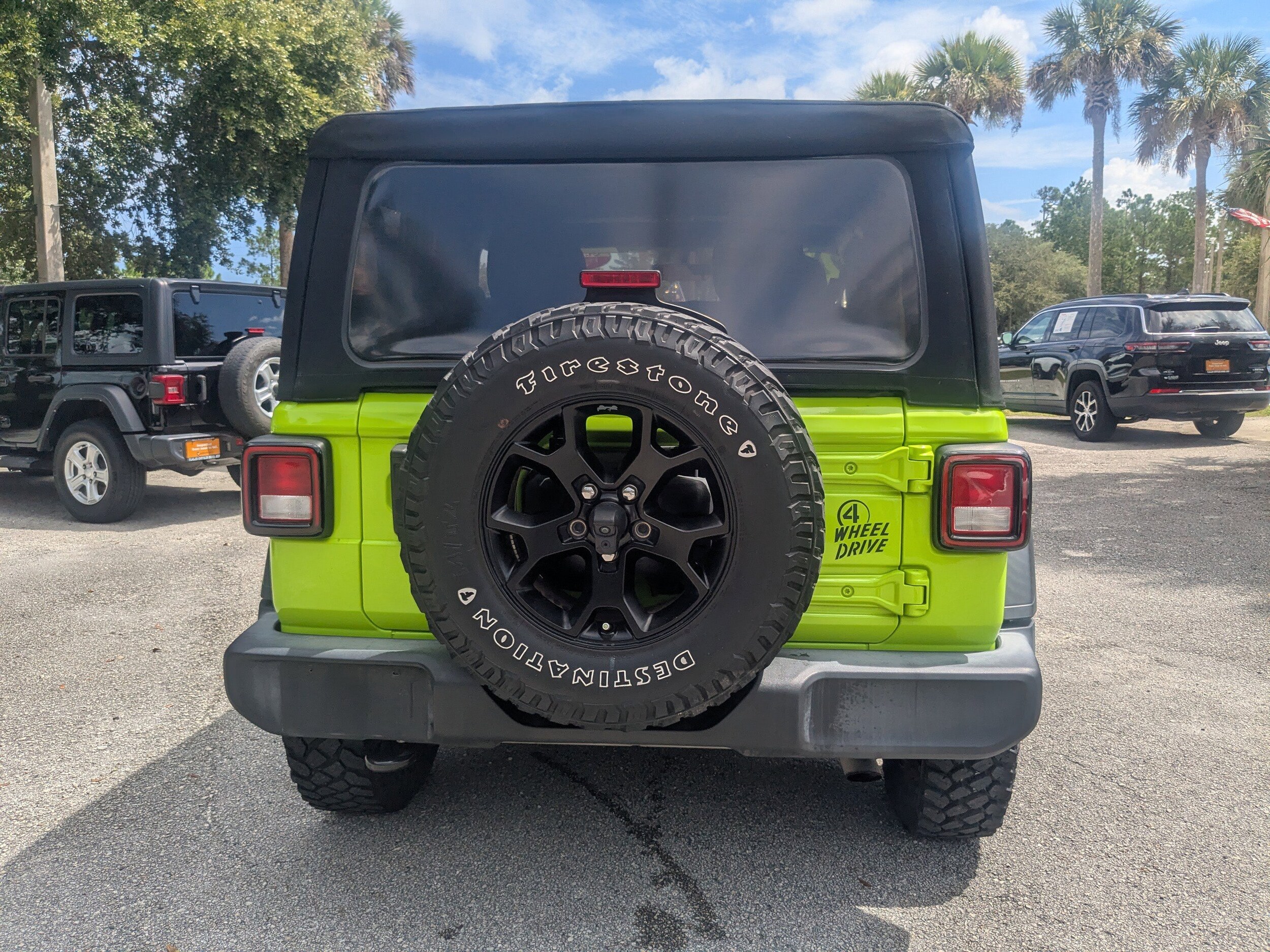 2021 Jeep Wrangler Willys photo 2