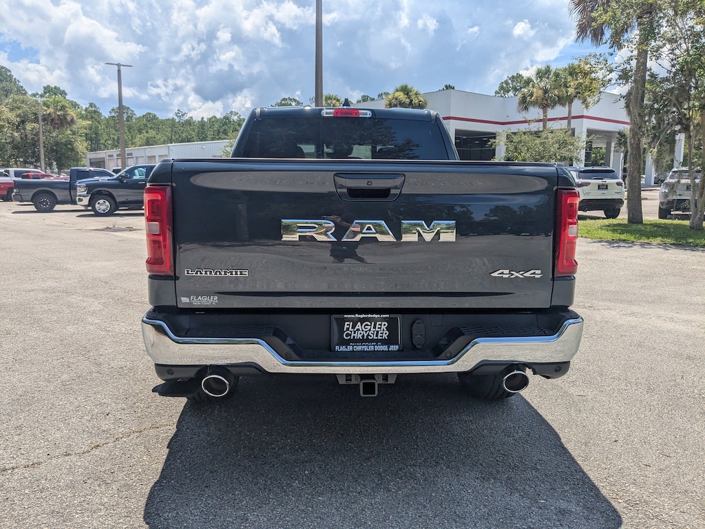 New 2026 Ram 1500 LARAMIE CREW CAB 4X4 5'7 BOX Pickup