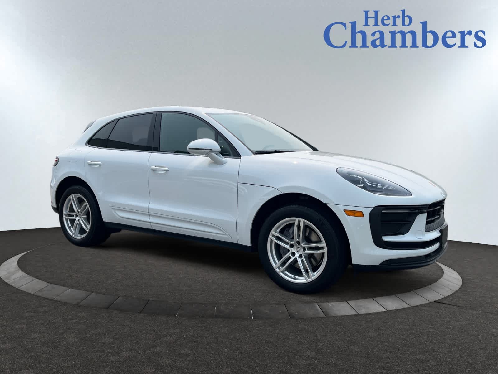 2022 Porsche Macan Base's photo