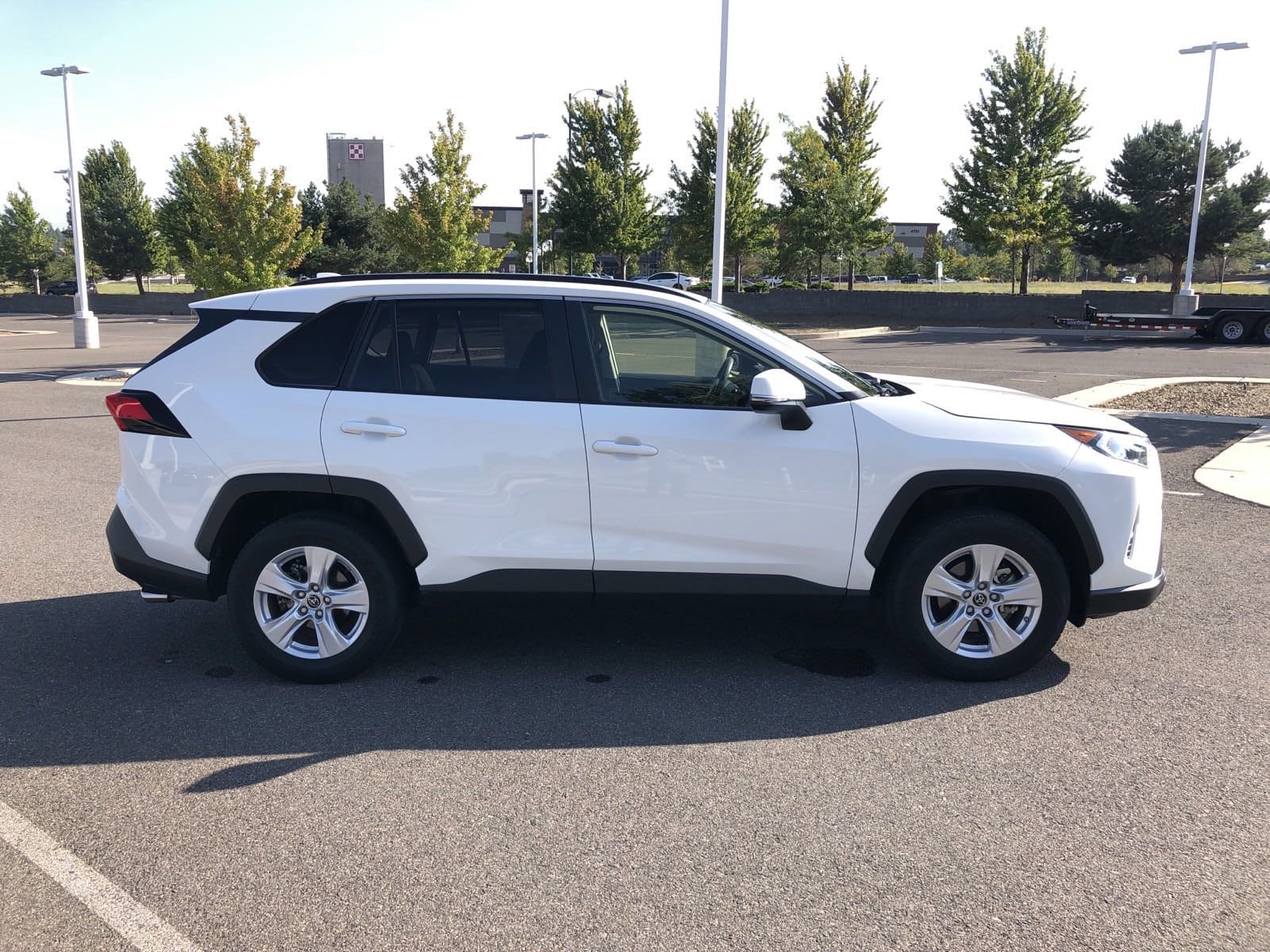 Used 2019 Toyota RAV4 XLE with VIN JTMW1RFV9KD504475 for sale in Flagstaff, AZ