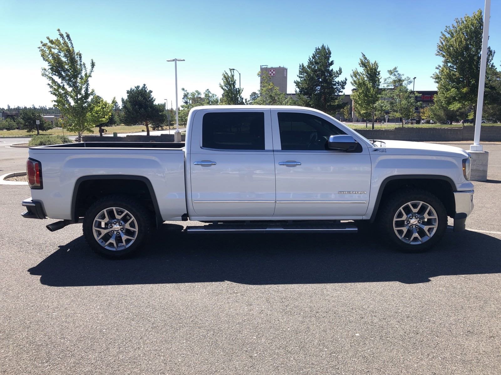 Used 2018 GMC Sierra 1500 SLT with VIN 3GTU2NEC3JG586055 for sale in Flagstaff, AZ