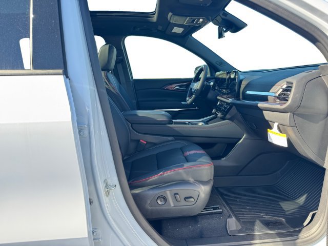 2027 Chevrolet Traverse RS - Photo 18