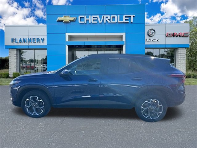 2024 Chevrolet Trax LT photo 3