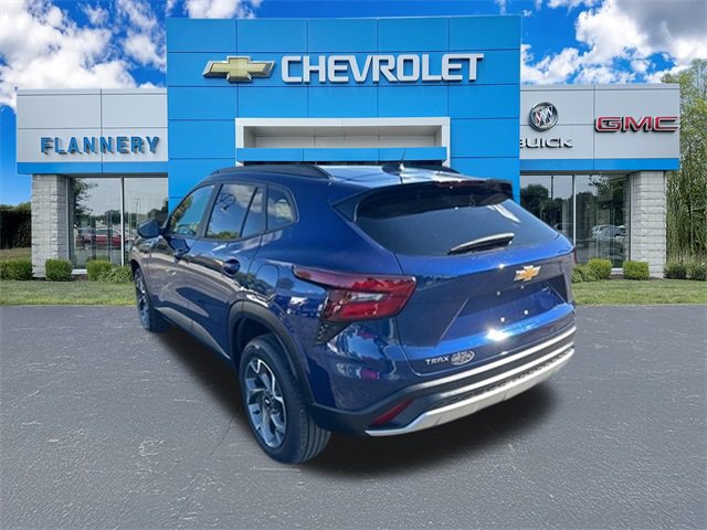 2024 Chevrolet Trax LT photo 4
