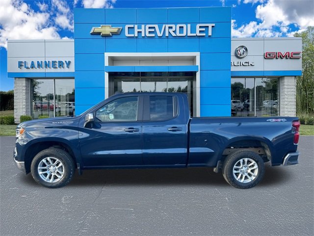 2022 Chevrolet Silverado 1500 LT photo 3