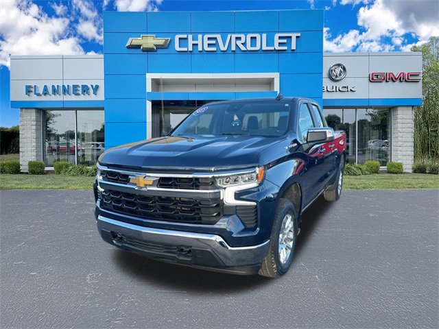 2022 Chevrolet Silverado 1500 LT photo 2