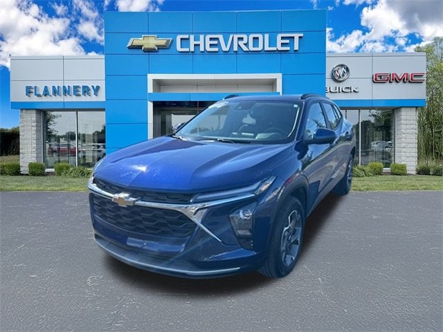 2024 Chevrolet Trax LT photo 2