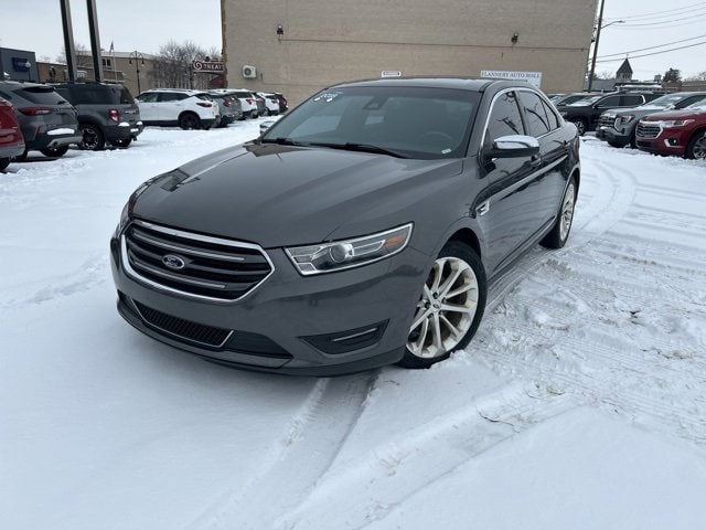 2018 Ford Taurus Limited's photo