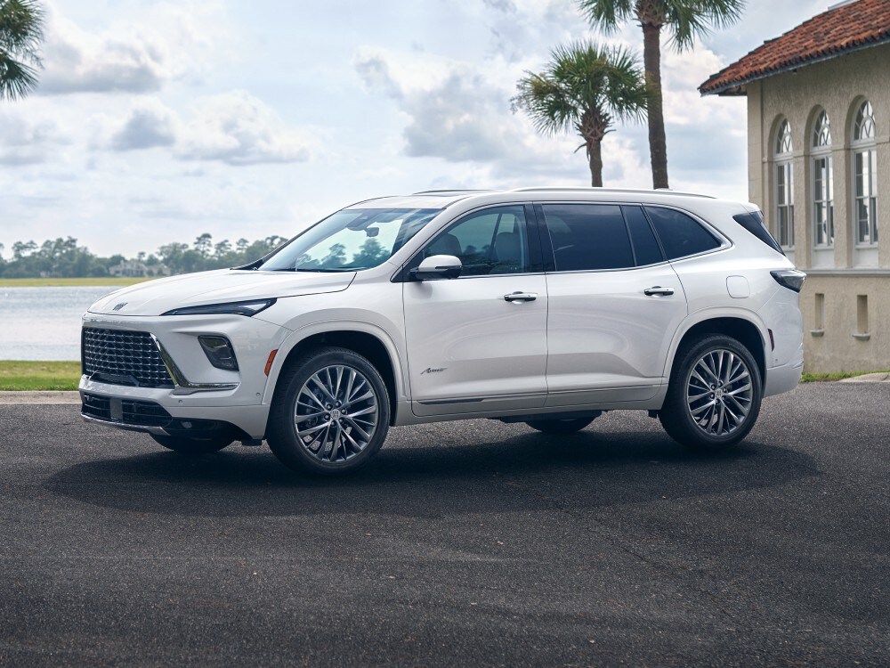  Side profile of a 2026 Buick Enclave Avenir