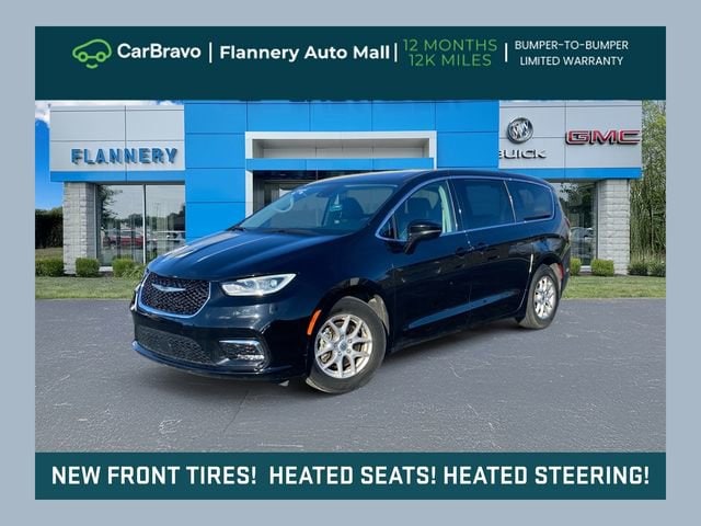 2024 Chrysler Pacifica Touring L's photo