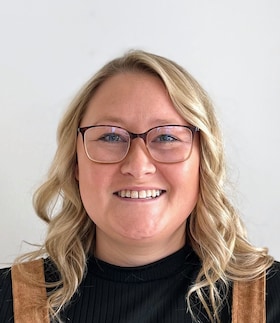 Staff member Nicole Kent from ID_669103